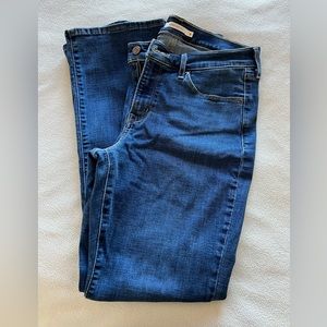 Levi’s women’s classic bootcut jeans size 8